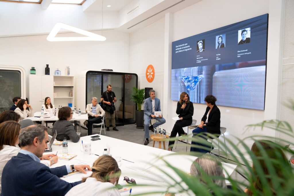 Val Díez STANPA y Elisa Carbonell ICEX