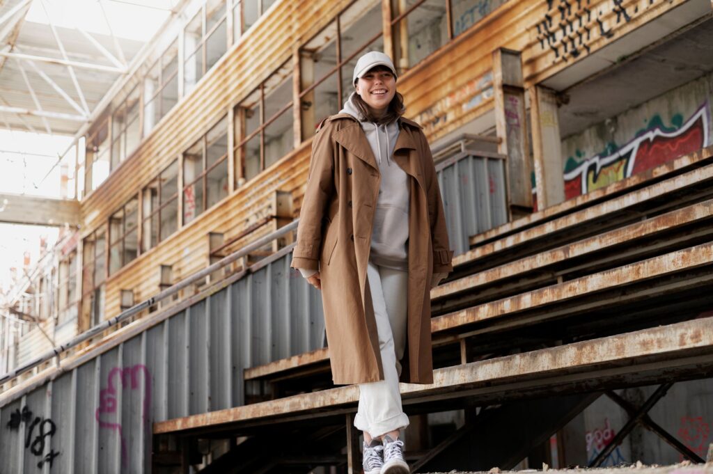 Look layering primavera 2026 tonos neutros