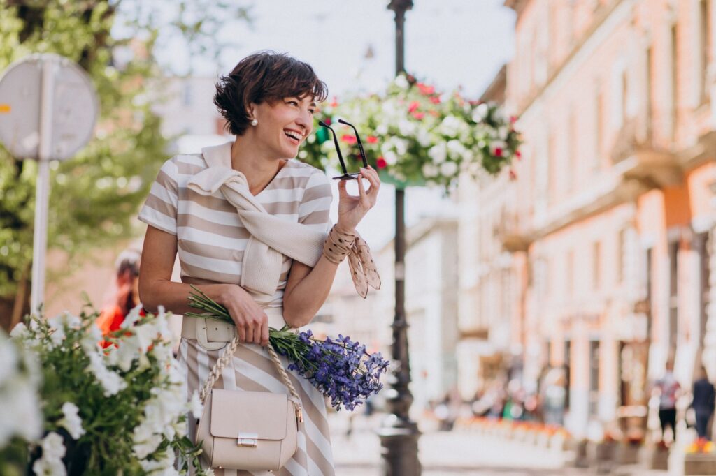 Look layering primavera 2026 tonos neutros