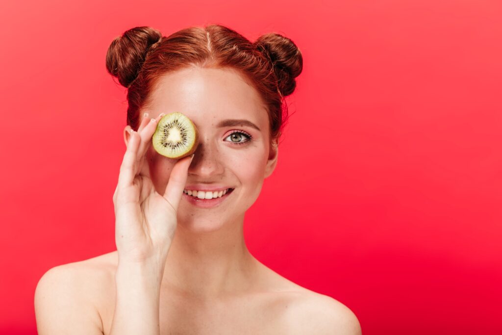 El kiwi  un alimento que ayuda a cuidar tu piel